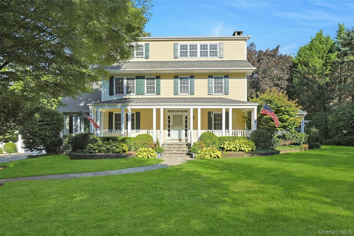 Exterior, Facade, American Foursquare