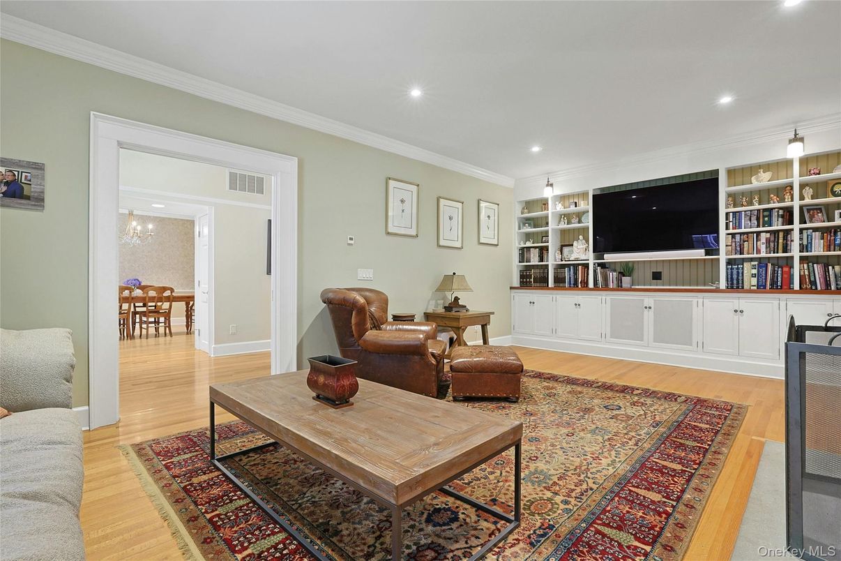 Chandelier, Dining room, Interior, Living room, Recessed Lighting, Wood Texture Flooring