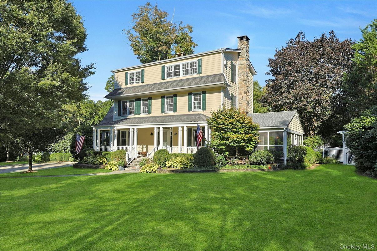 Exterior, Facade, Georgian