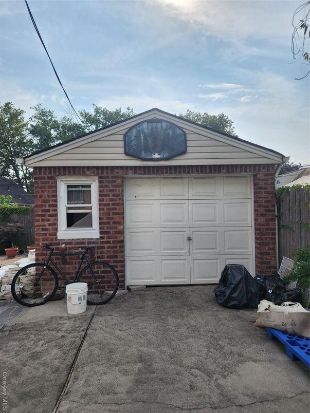 Detached Garage, Exterior