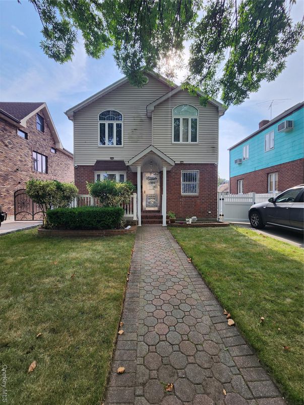Exterior, Facade, Brick Facade, Split Level