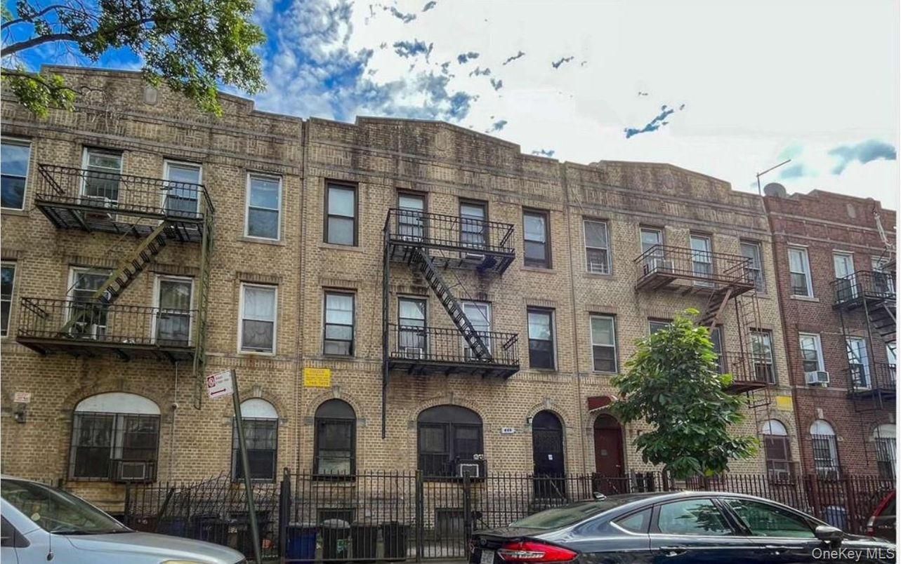 Exterior, Facade, Brick Facade, Rowhouse