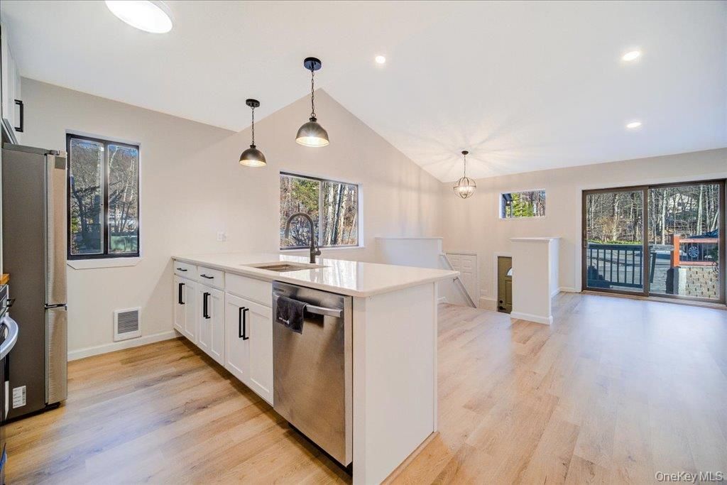 Chandelier, Dining room, Interior, Kitchen, Pendant Lights, Recessed Lighting, Wood Texture Flooring