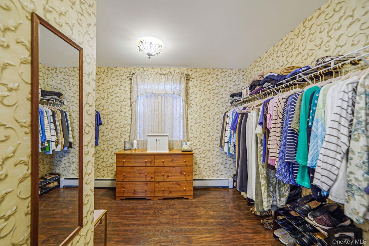 Interior, Walk-in Closets, Wood Texture Flooring