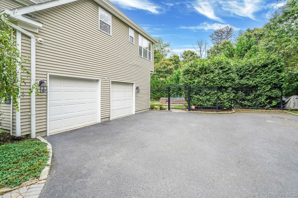 Detached Garage, Exterior