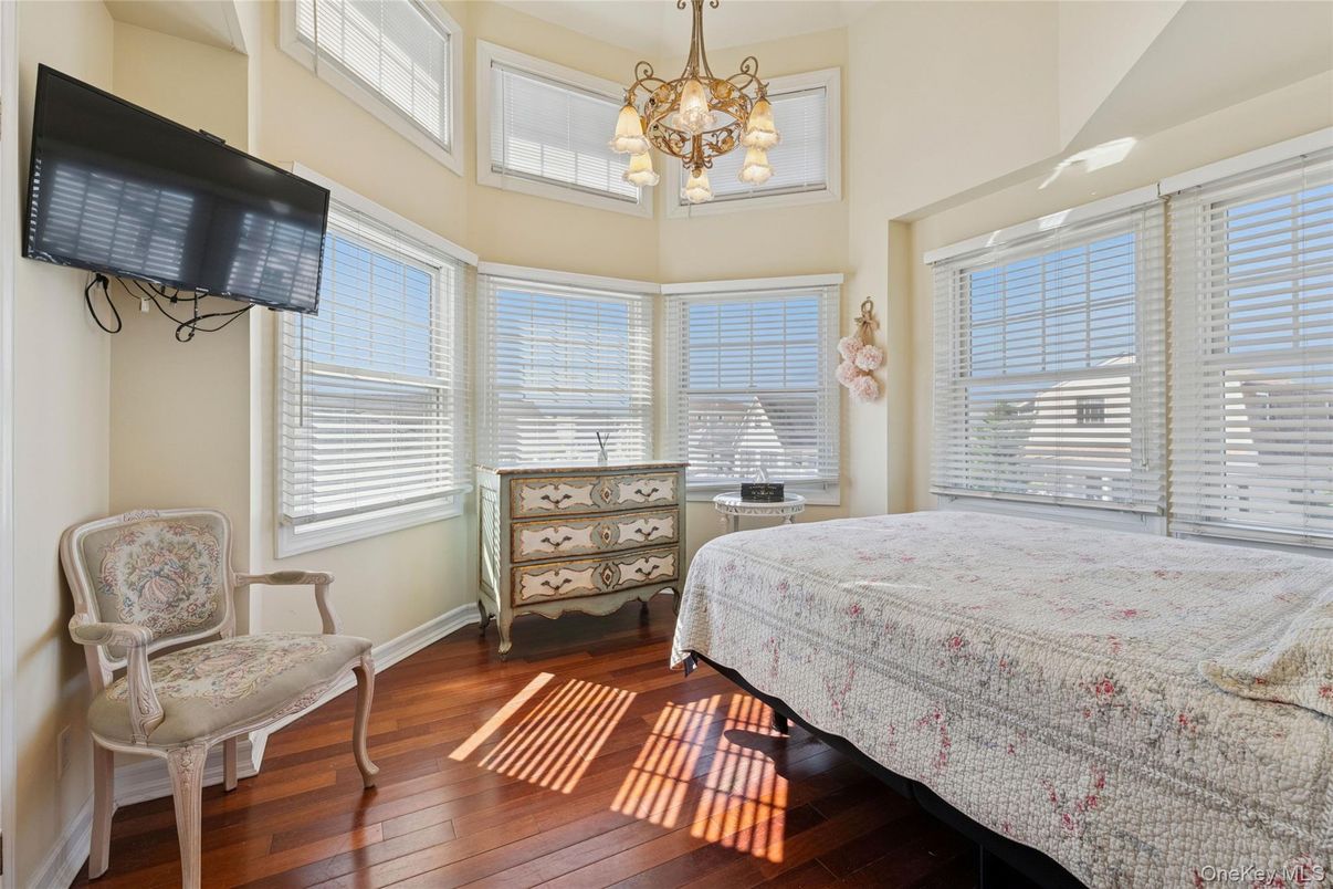 Bedroom, Interior, Pendant Lights, Wood Texture Flooring