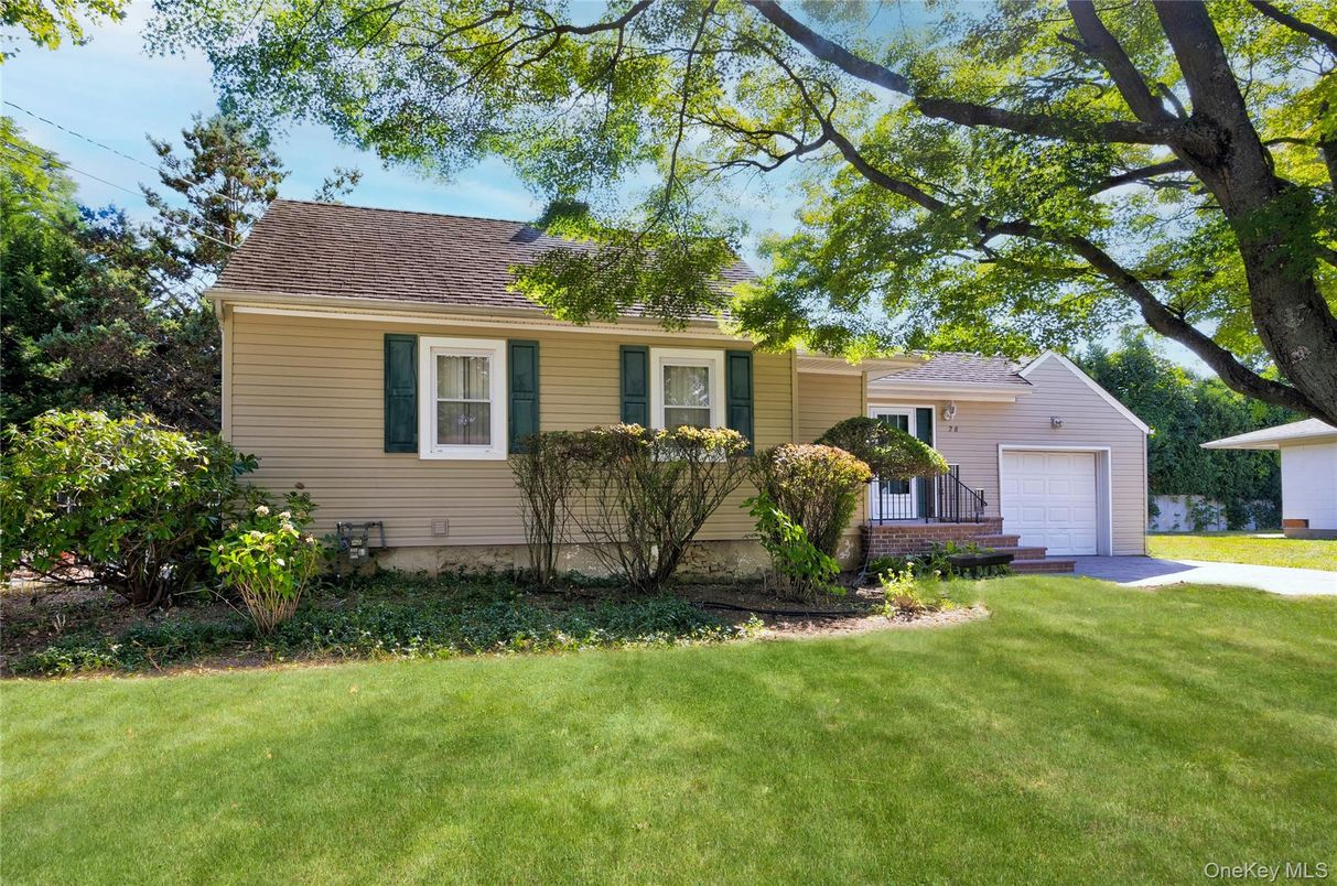 Attached, Detached Garage, Exterior, Facade, Cape Cod