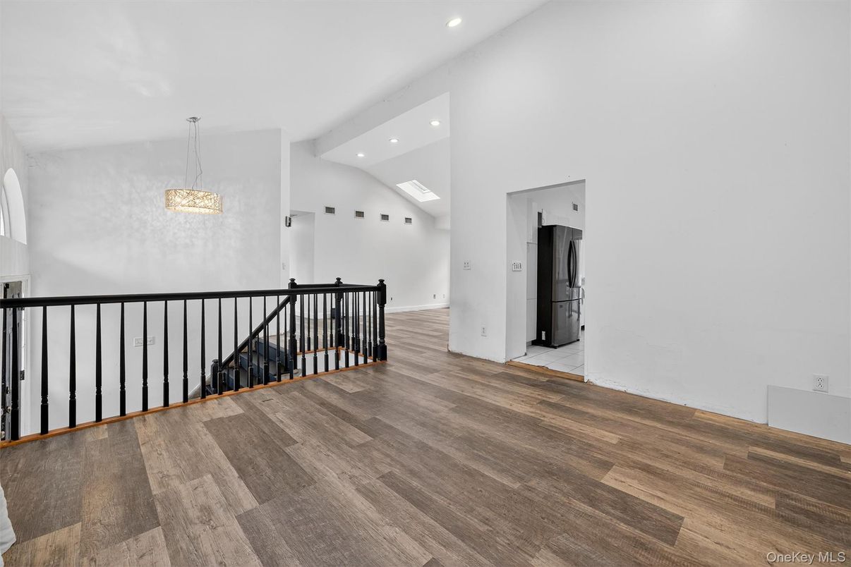 Interior, Pendant Lights, Recessed Lighting, Wood Texture Flooring