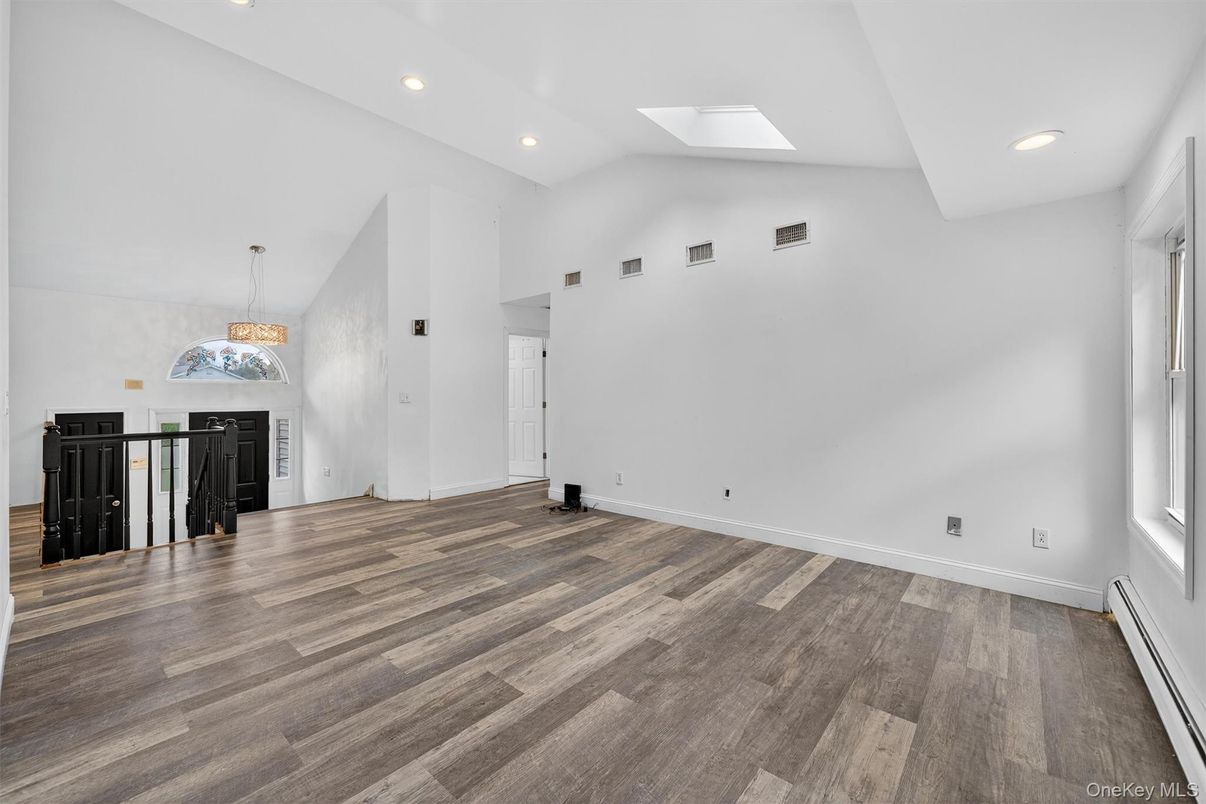 Interior, Pendant Lights, Recessed Lighting, Wood Texture Flooring