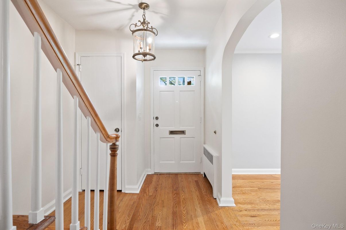Interior, Pendant Lights, Recessed Lighting, Wood Texture Flooring