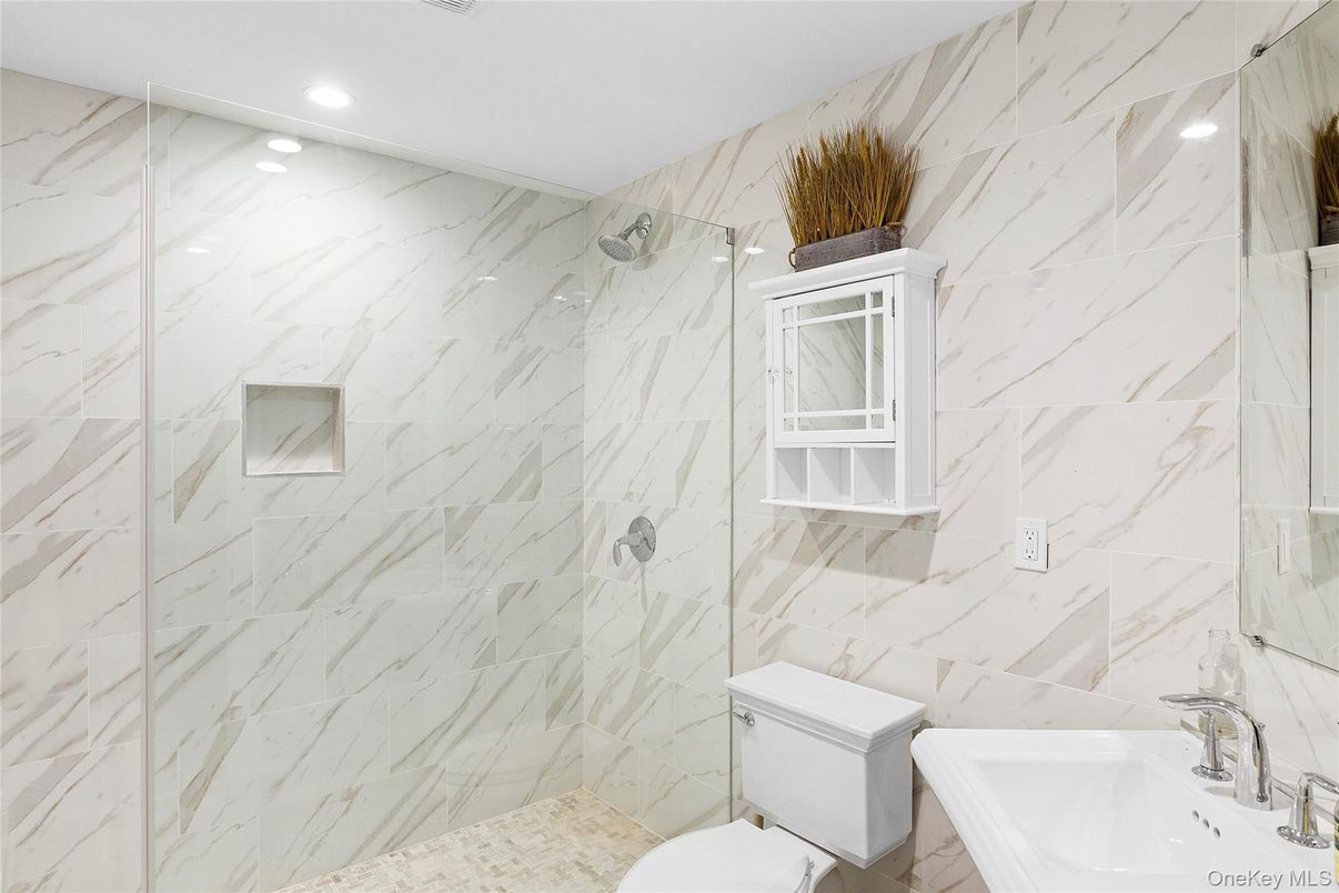 Bathroom, Interior, Marble Walls, Recessed Lighting