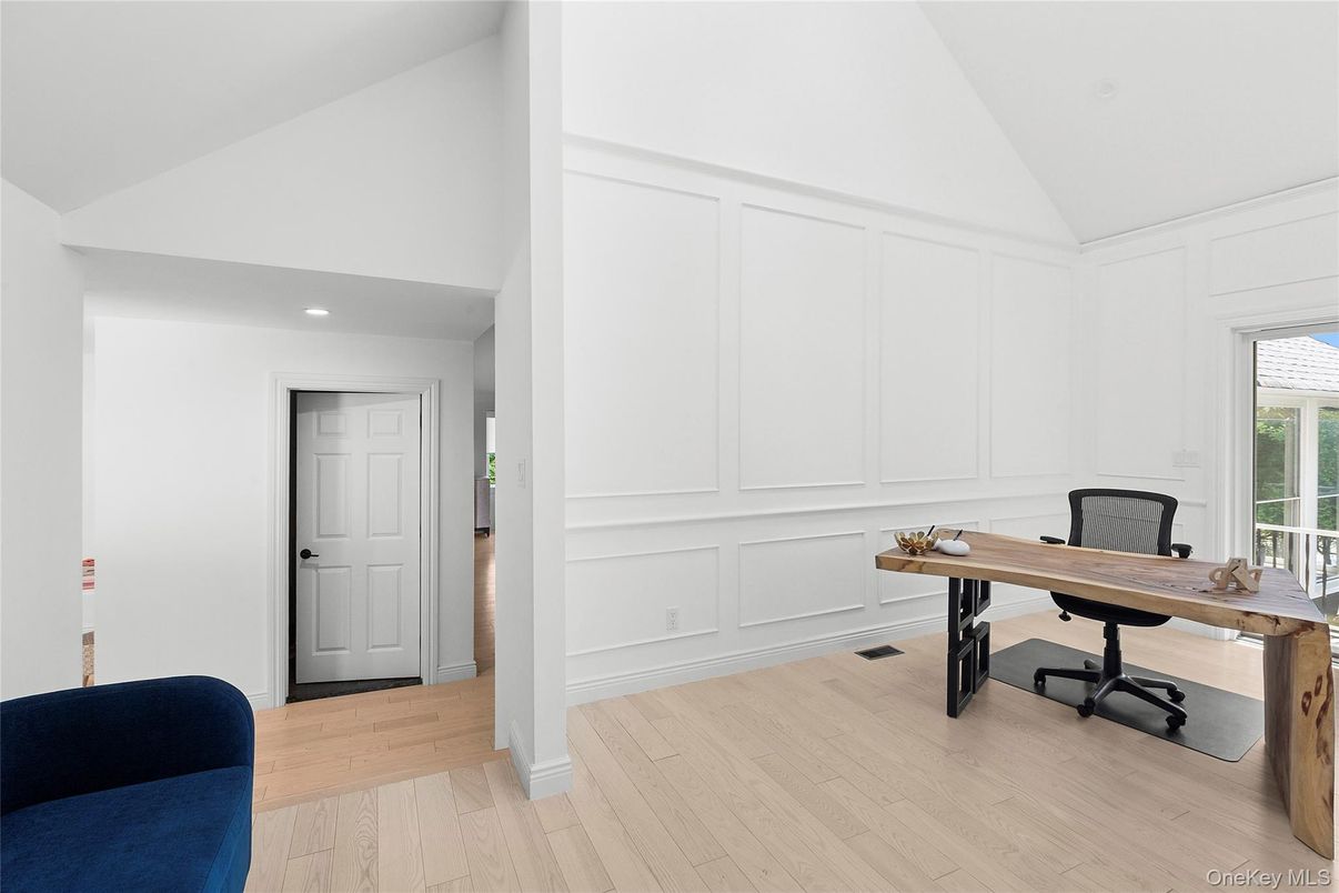 Home Office, Interior, Recessed Lighting, Wood Texture Flooring