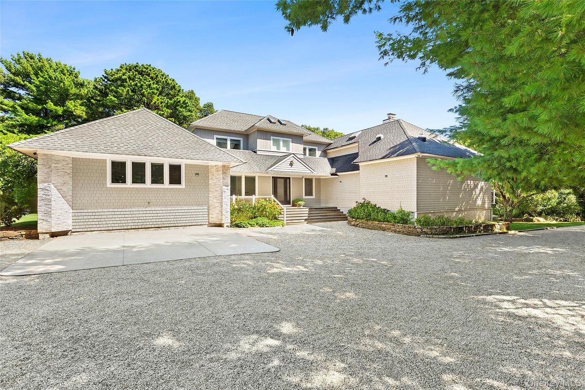 Exterior, Facade, French Provincial