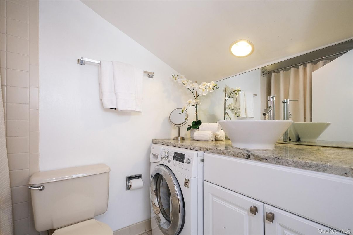 Bathroom, Interior, Recessed Lighting, Washer