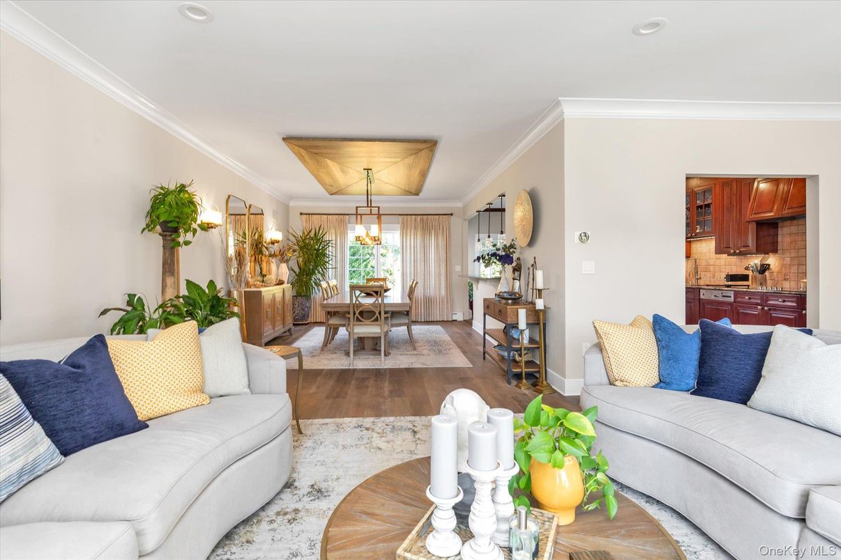 Dining room, Interior, Living room, Pendant Lights, Recessed Lighting, Wood Texture Flooring