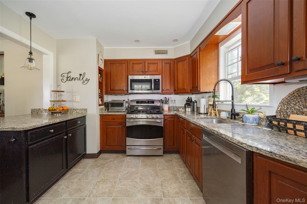 Interior, Kitchen, Pendant Lights, Stainless Steel Appliances