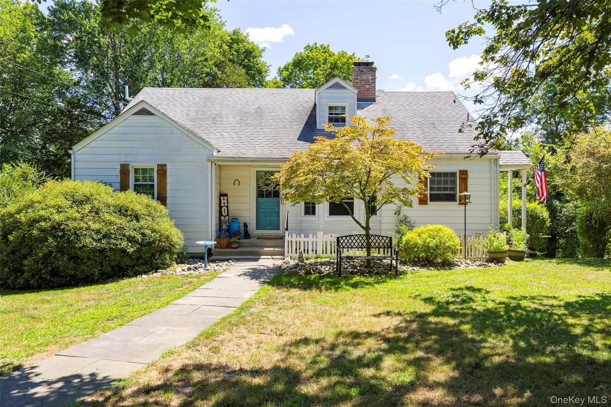 Exterior, Facade, Cape Cod