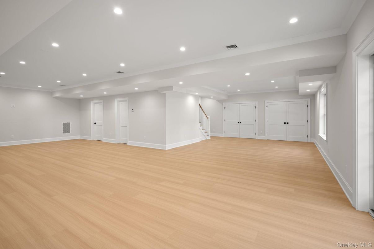 Empty room, Interior, Recessed Lighting, Wood Texture Flooring