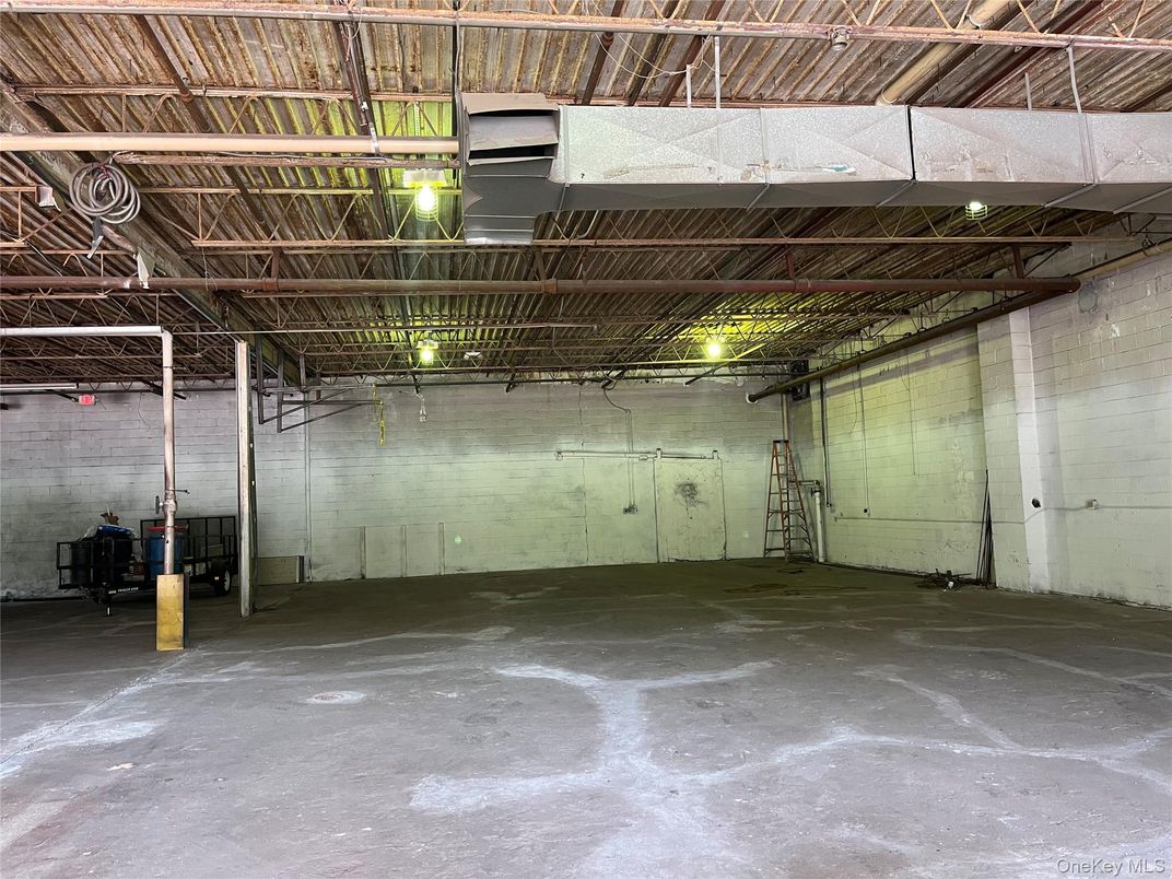 Garage, Interior, Wooden Beams