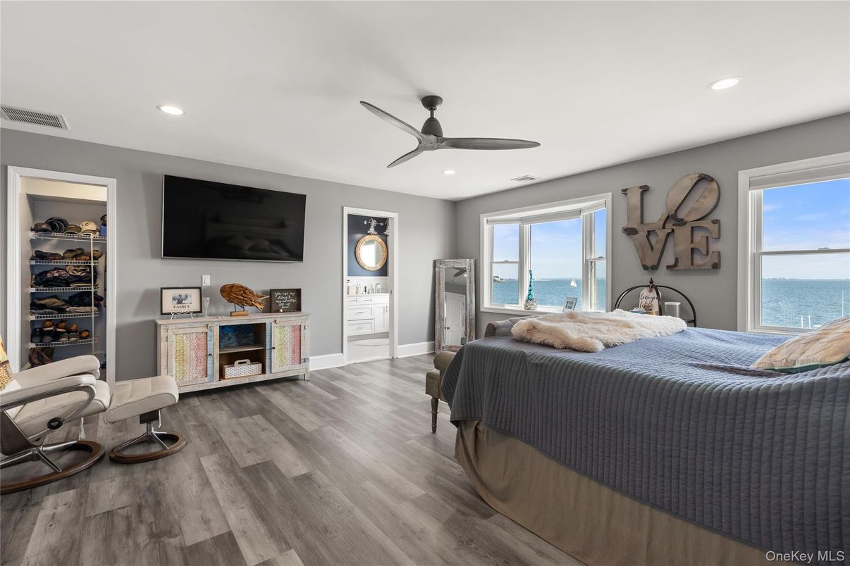 Bedroom, Interior, Recessed Lighting, Water, Wood Texture Flooring