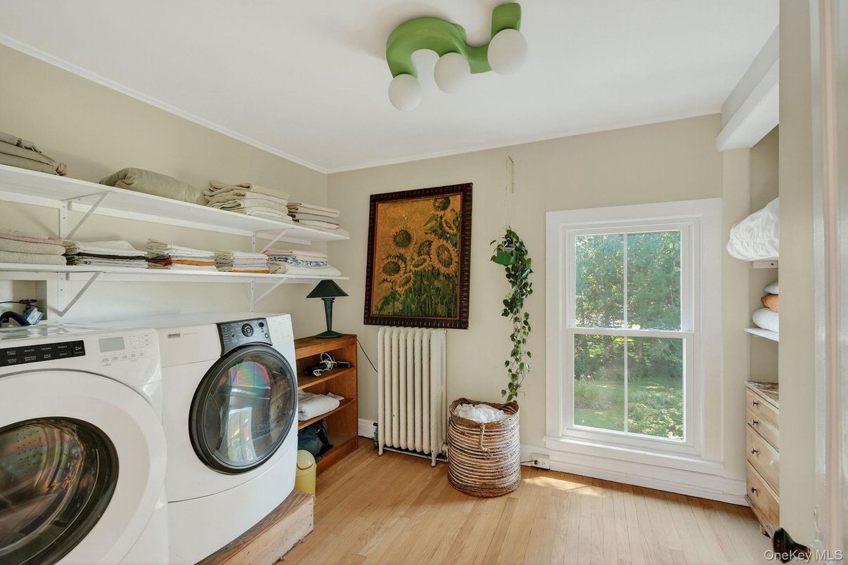 Interior, Washer, Wood Texture Flooring
