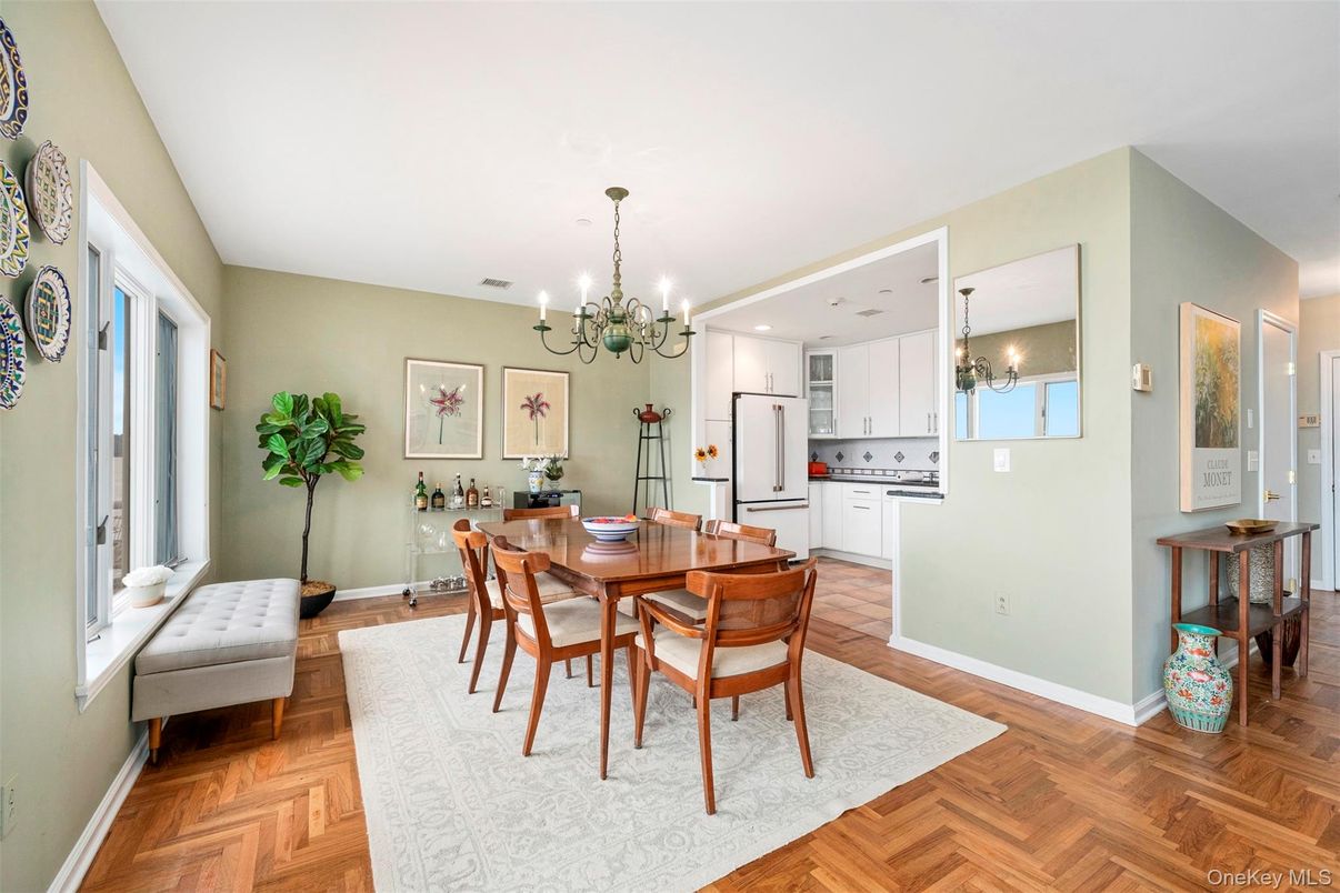 Chandelier, Dining room, Interior, Kitchen, Pendant Lights, Recessed Lighting, Wood Texture Flooring