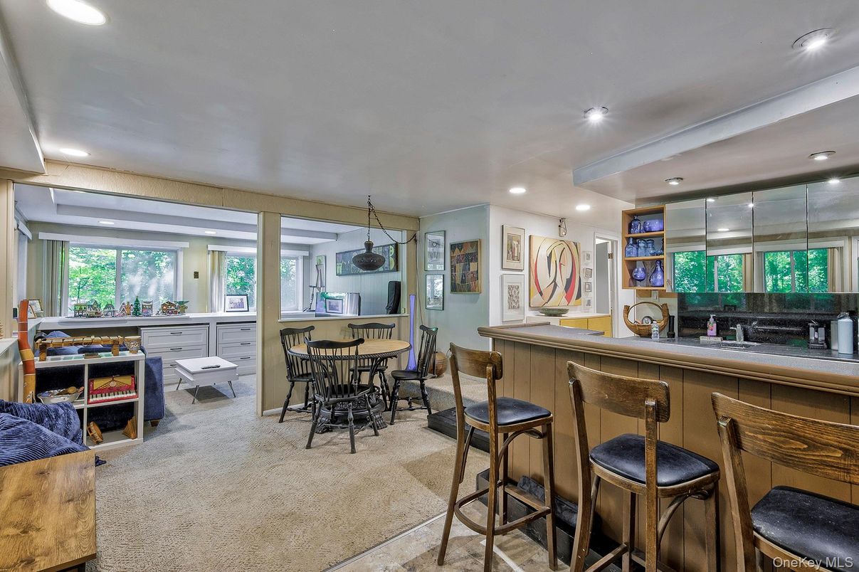 Dining room, Interior, Recessed Lighting