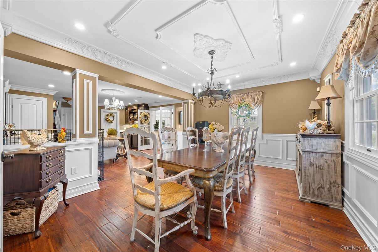 Chandelier, Dining room, Interior, Recessed Lighting, Wood Texture Flooring
