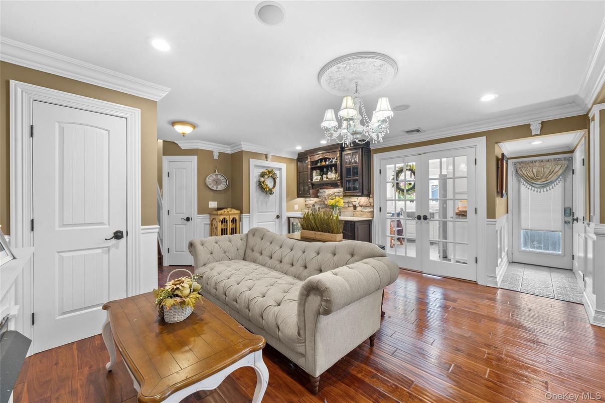 Chandelier, Interior, Living room, Recessed Lighting, Wood Texture Flooring