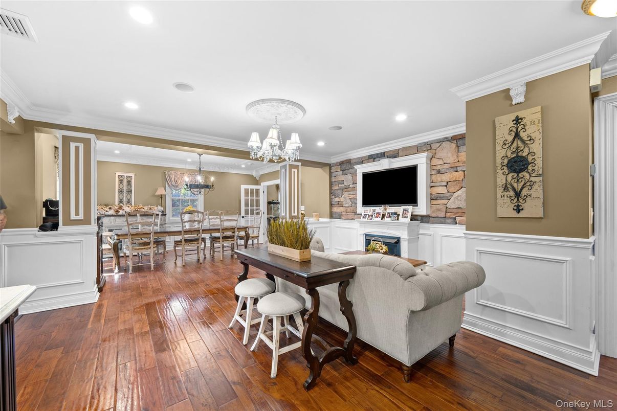 Chandelier, Dining room, Fireplace, Interior, Recessed Lighting, Wood Texture Flooring