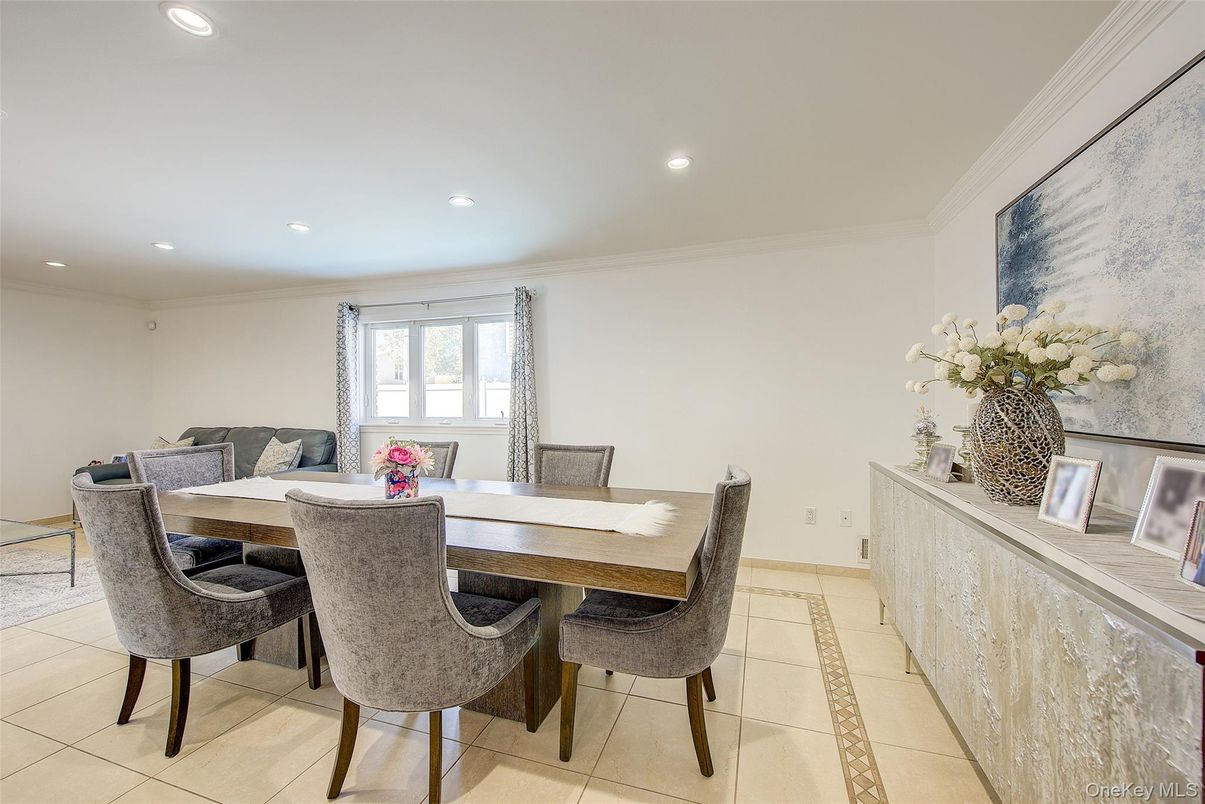Dining room, Interior, Recessed Lighting