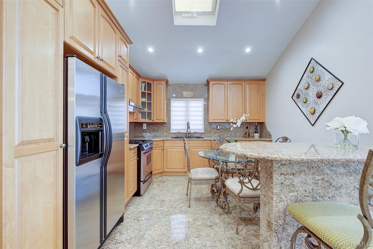 Dining room, Interior, Kitchen, Recessed Lighting, Stainless Steel Appliances