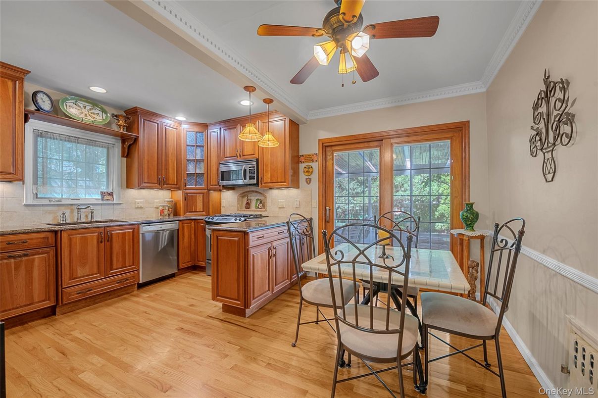 Dining room, Interior, Kitchen, Recessed Lighting, Stainless Steel Appliances, Wood Texture Flooring