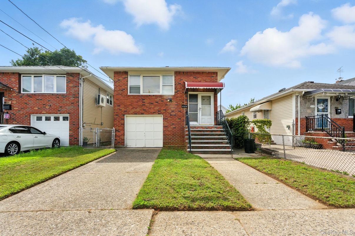 Attached, Exterior, Facade, Brick Facade, Raised Ranch