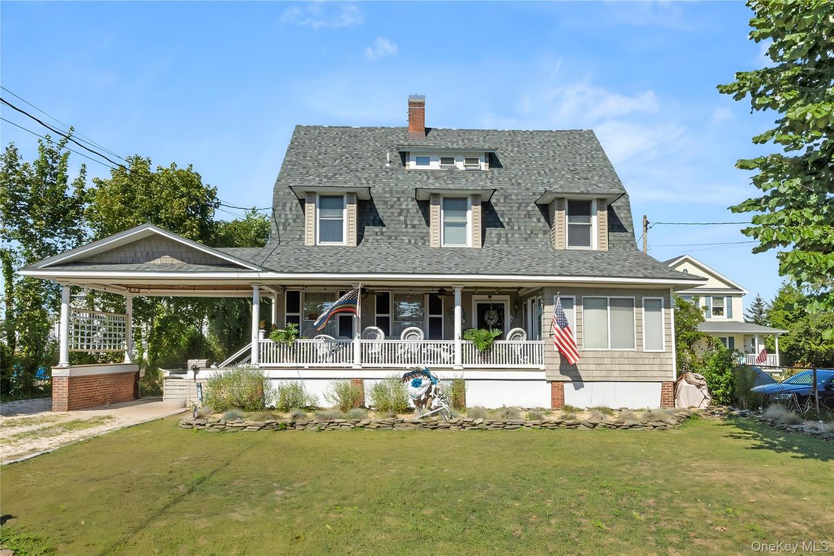 Exterior, Facade, Cape Cod