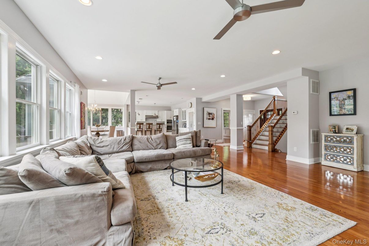 Dining room, Interior, Living room, Pendant Lights, Recessed Lighting, Wood Texture Flooring