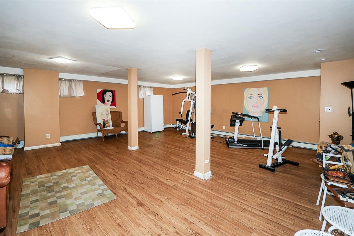 Fitness Equipment, Interior, Recessed Lighting, Wood Texture Flooring