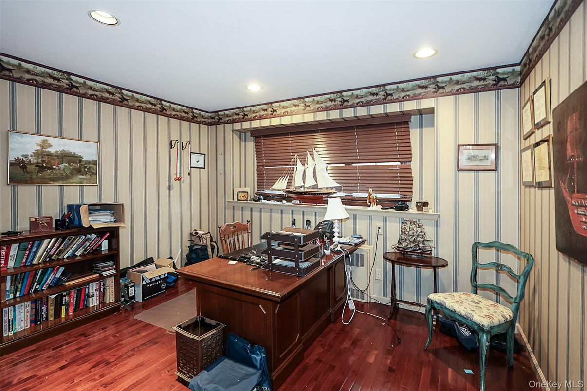 Home Office, Interior, Recessed Lighting, Wood Texture Flooring