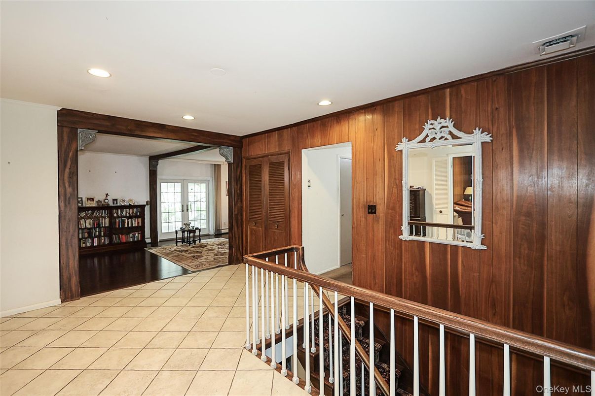 Interior, Recessed Lighting, Wood Texture Flooring, Wooden Walls