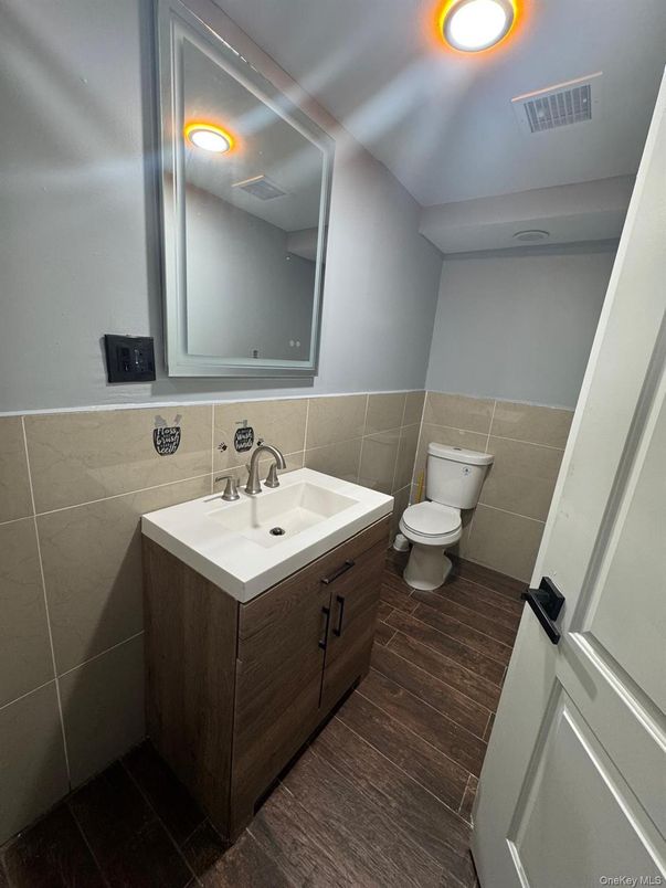 Bathroom, Interior, Recessed Lighting, Wood Texture Flooring