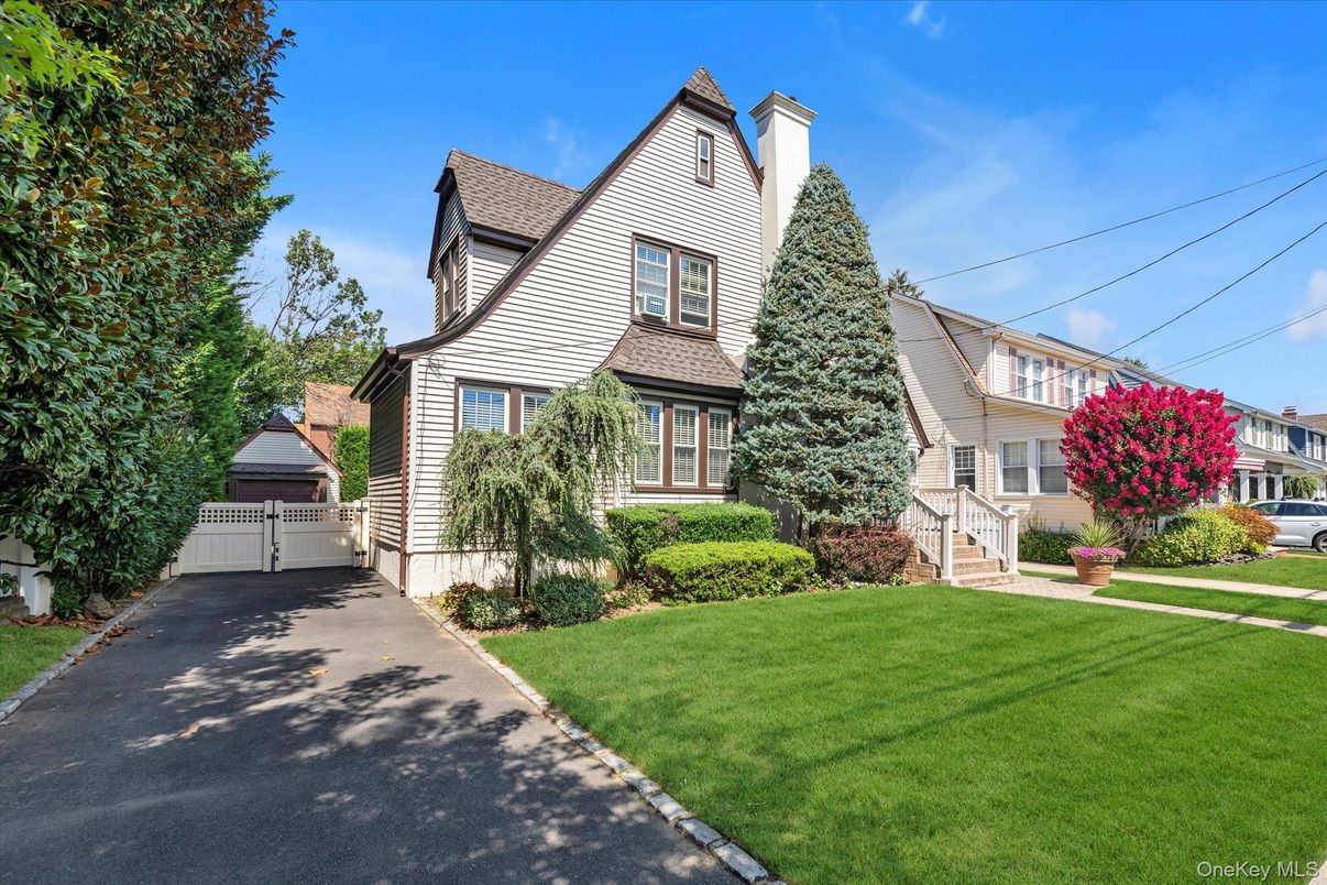 Exterior, Facade, Tudor Revival