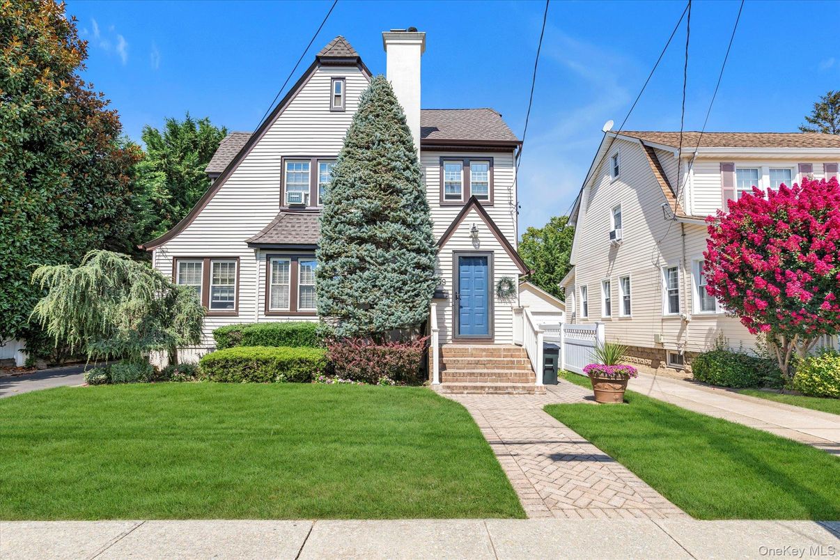 Exterior, Facade, Tudor Revival