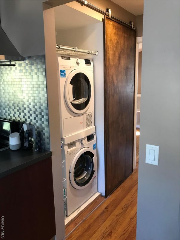Interior, Utility Closets, Washer, Wood Texture Flooring
