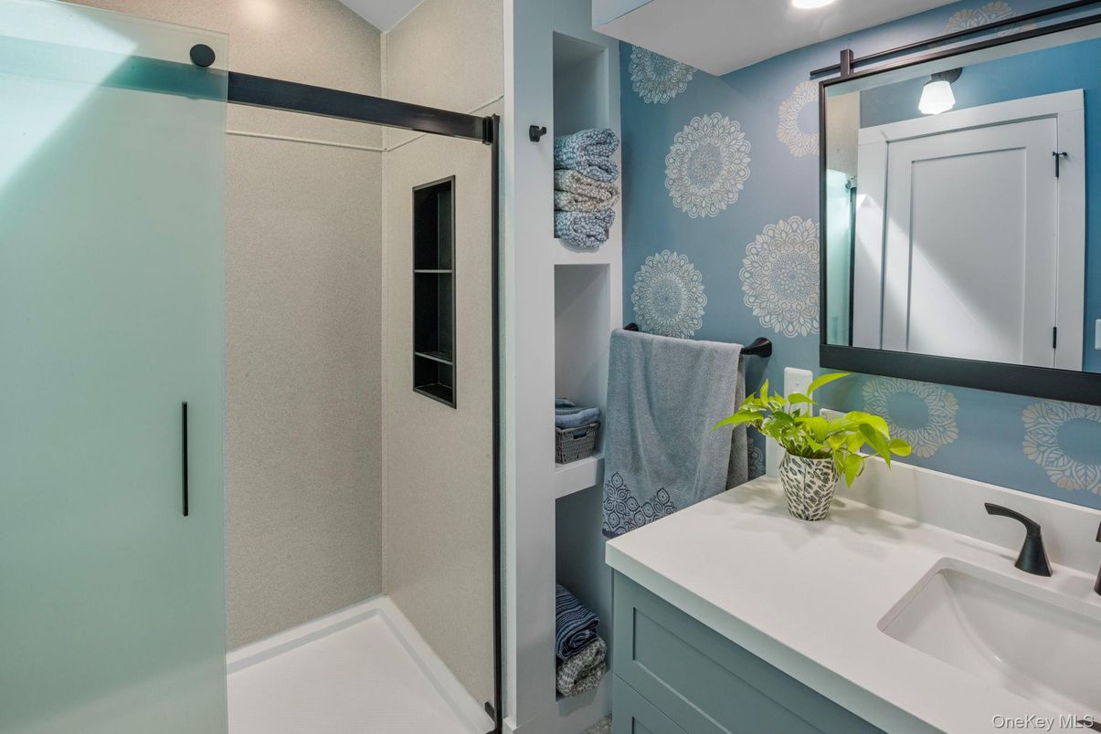 Bathroom, Interior, Recessed Lighting