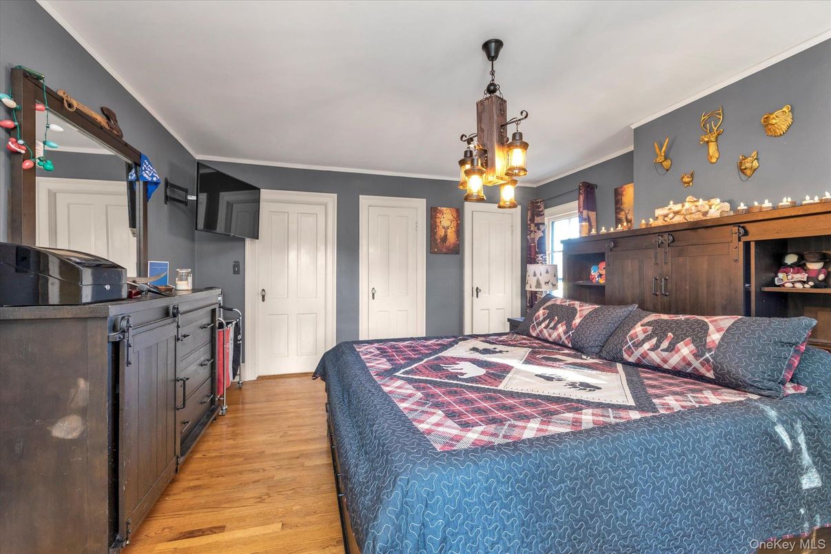 Bedroom, Interior, Pendant Lights, Wood Texture Flooring