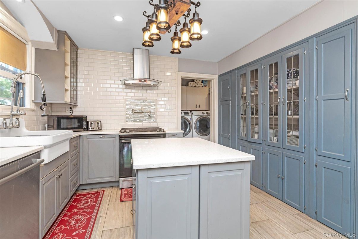 Interior, Kitchen, Recessed Lighting, Washer, Wood Texture Flooring