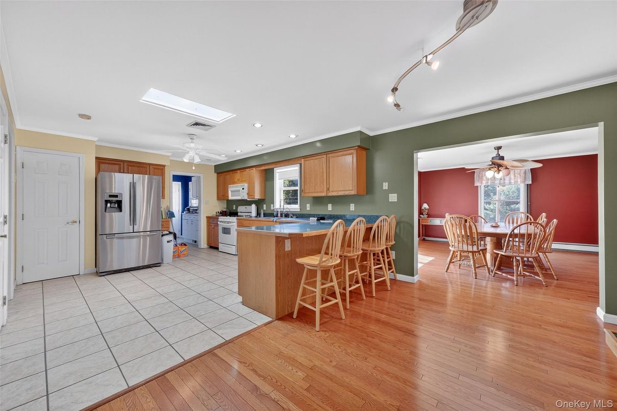 Dining room, Interior, Kitchen, Recessed Lighting, Stainless Steel Appliances, Wood Texture Flooring