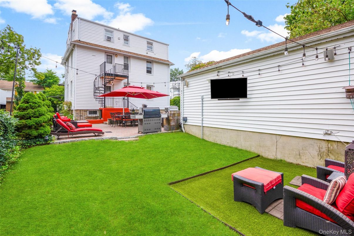 Backyard, Exterior