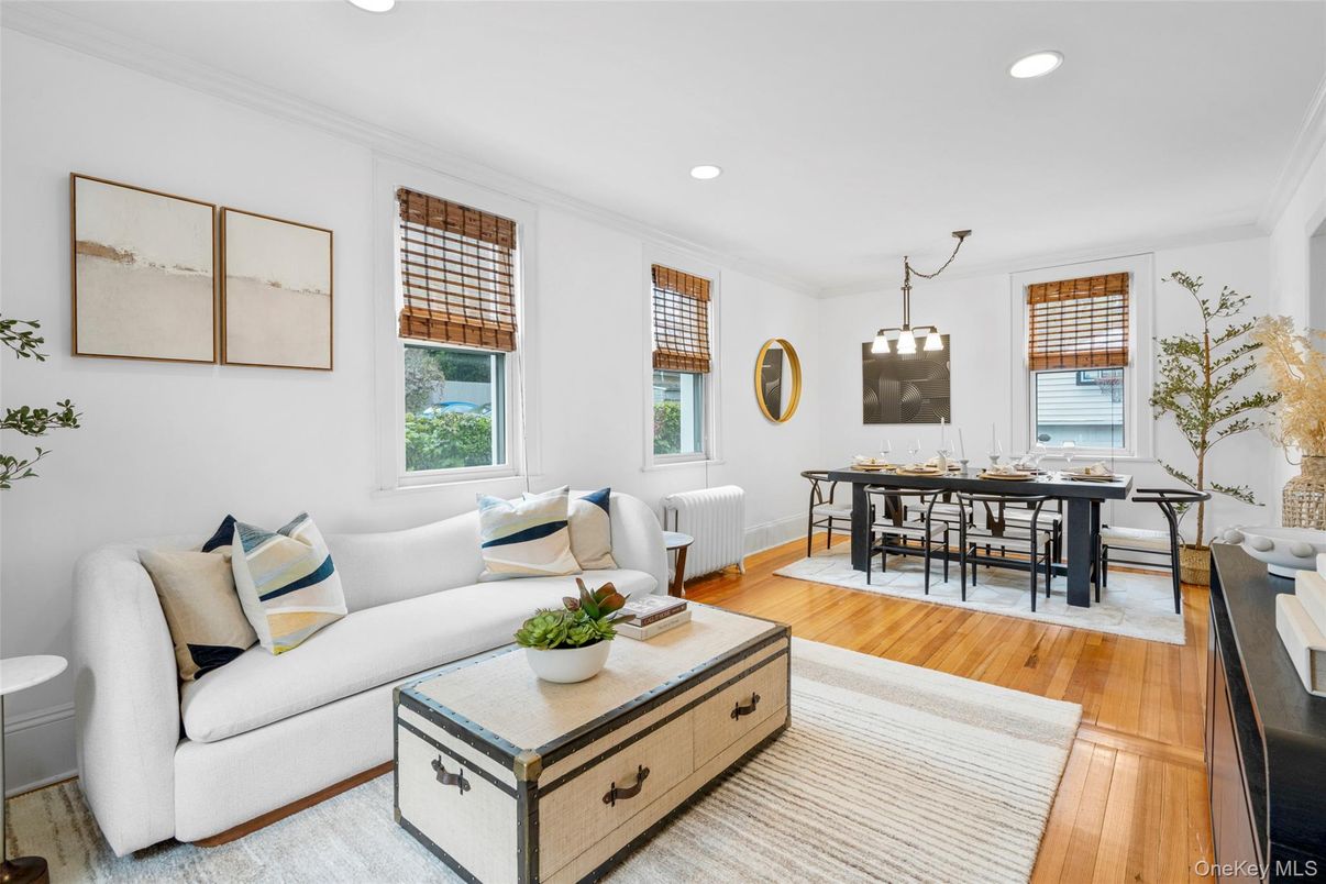 Dining room, Interior, Living room, Pendant Lights, Recessed Lighting, Wood Texture Flooring