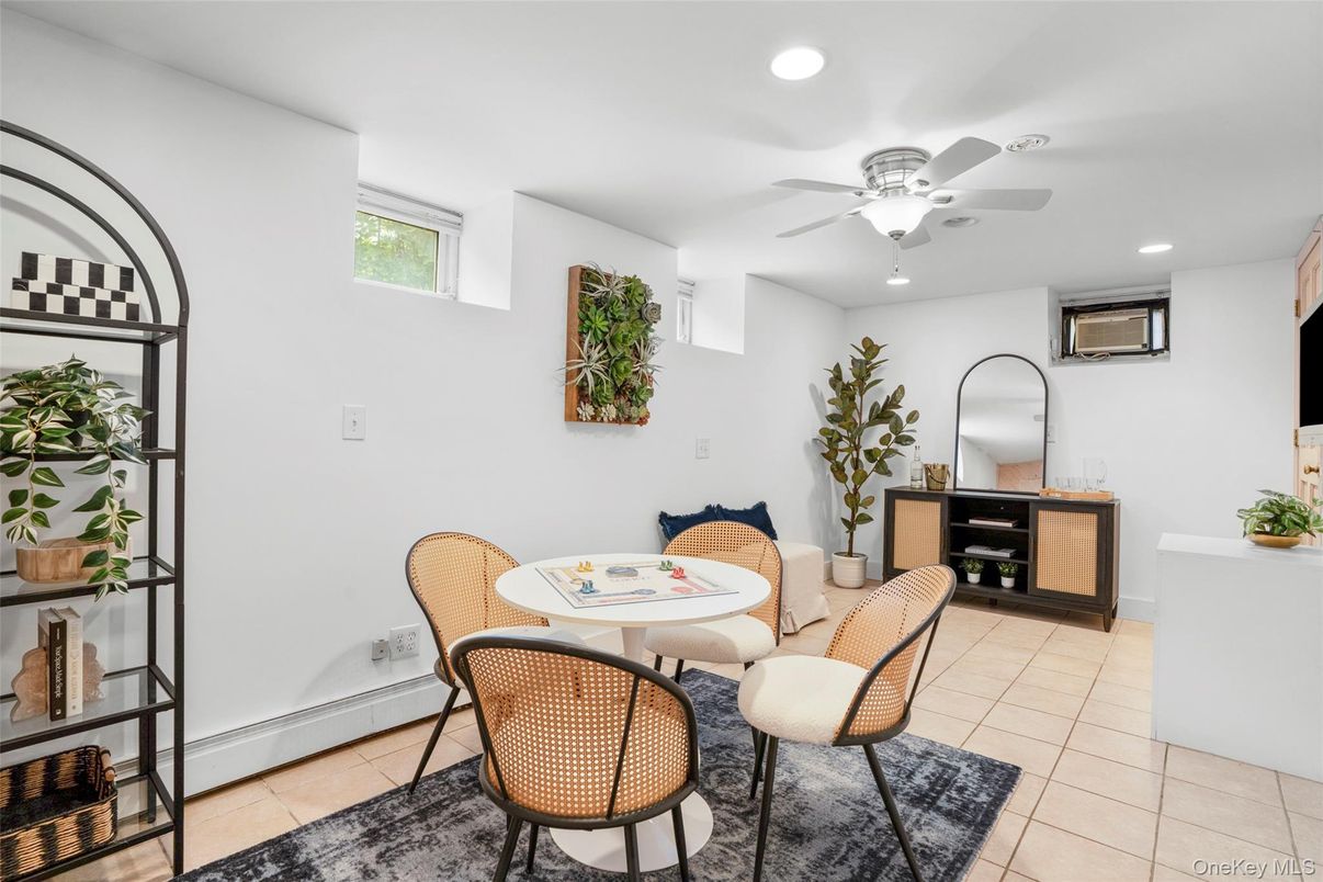 Dining room, Interior, Recessed Lighting